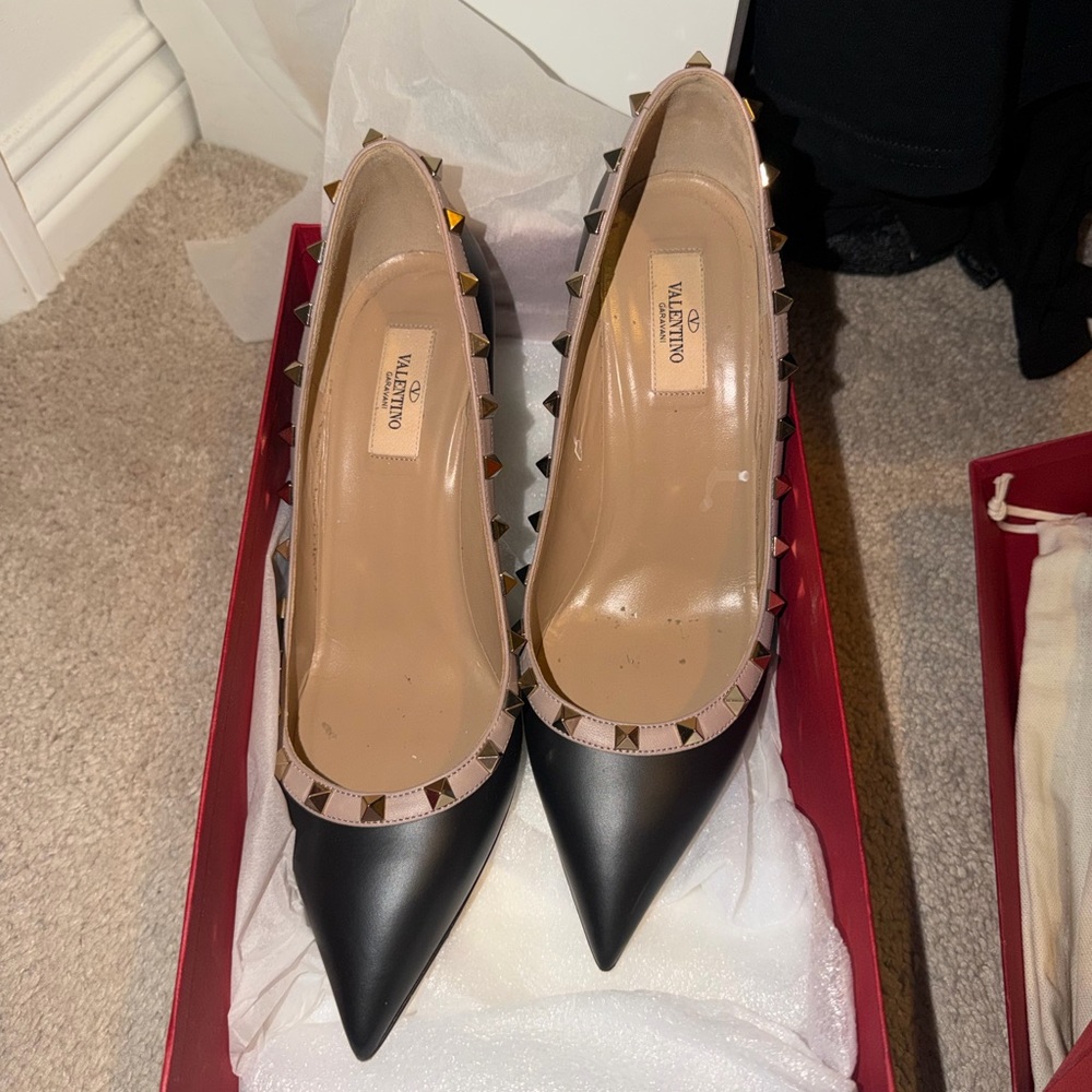 Valentino Rockstud Pointed Toe Pumps 41